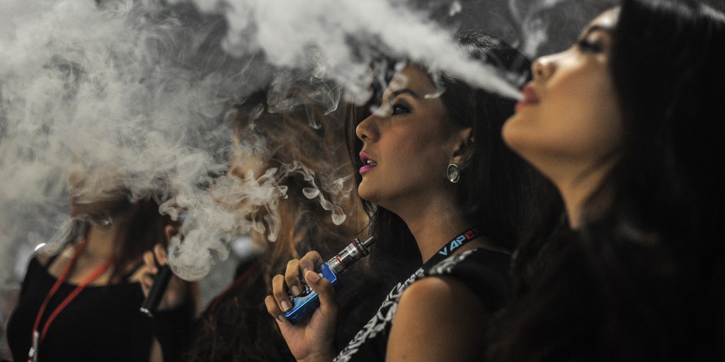 E cigarettes can hook teens raise risk of smoking report finds