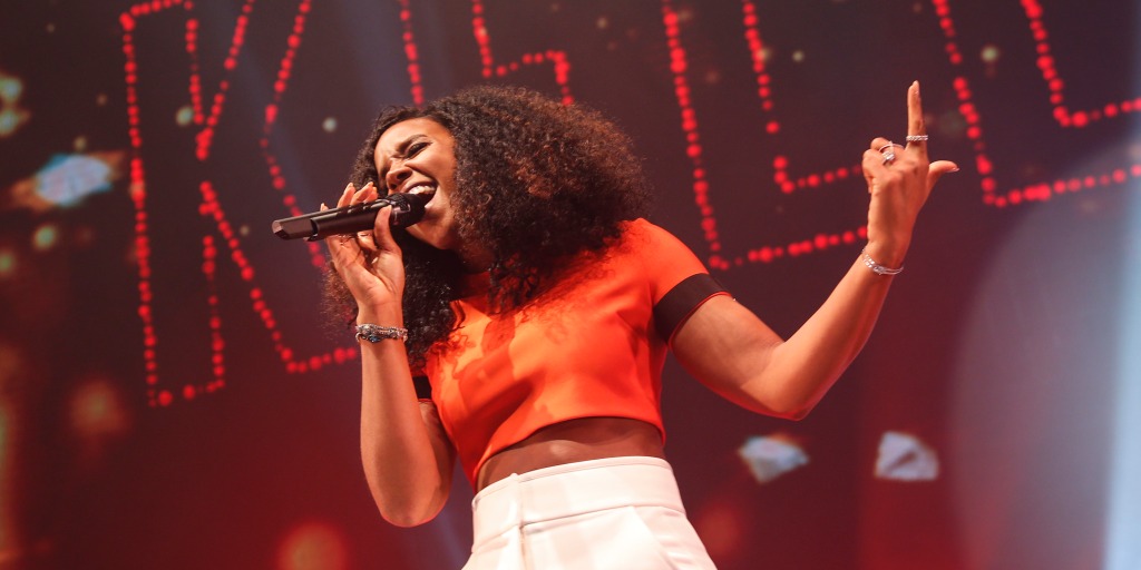 Singers Kelly Rowland, Beyonce and Michelle Williams perform during News  Photo - Getty Images