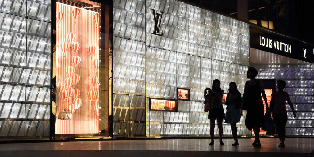 Pooey Puitton' purse said to irk Louis Vuitton, prompts lawsuit