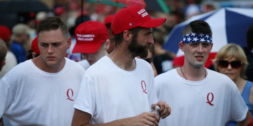 180813-qanon-trump-rally-ohio-njs-1101.j
