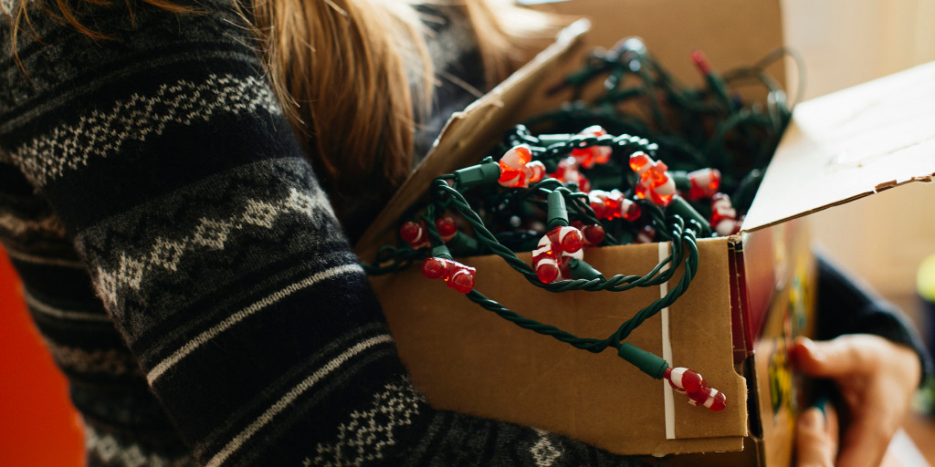 How to store your Christmas lights so they don't get tangled and knotted  up? What is the best way to wrap them up and keep them organized - Quora