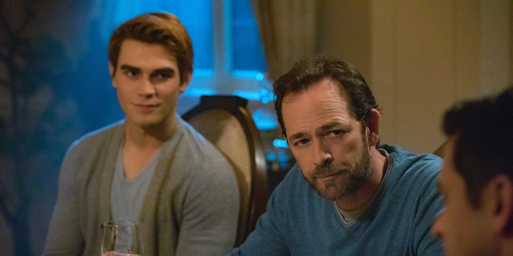 Personagens Com os Mesmos Dubladores! on X: - Luke Perry (RIP) (Fred  Andrews em Riverdale e outros filmes e séries) - Touya Mochizuki (In  Another World With My Smartphone / Isekai wa