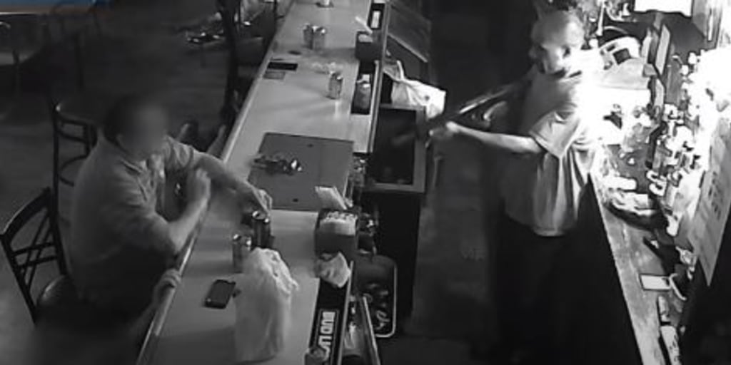 cigarette thief beaten Stockton 7-11: Sikh employees filmed beating up robbery suspect with a stick will not face charges, mayor says 7-Eleven workers beat up a