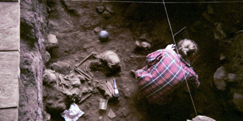 200123-researcher-rock-shelter