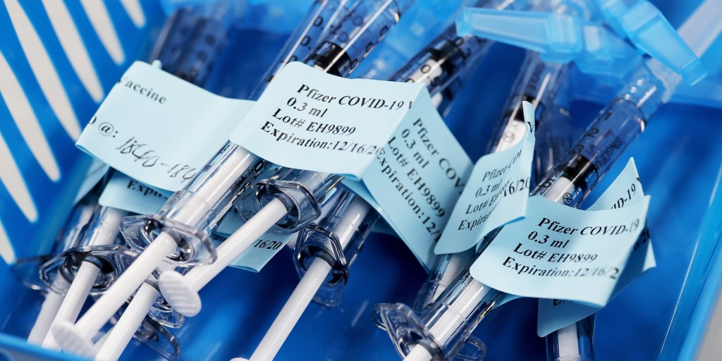 Pfizer Vaccine Vials Hold Some Extra Doses Experts Say That S Normal