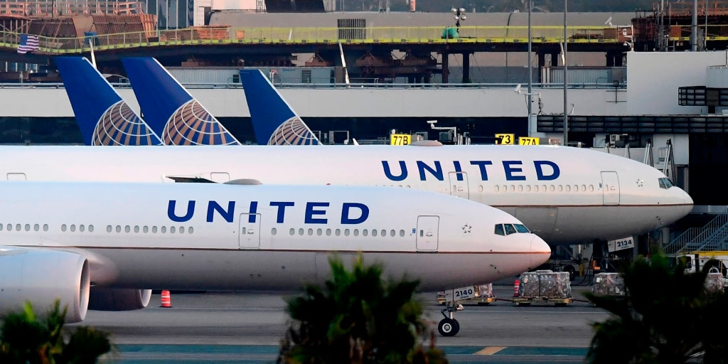 ,United Airlines, evacuates plane, ominous text message, stay updated from News Without Politics, NWP, subscribe here