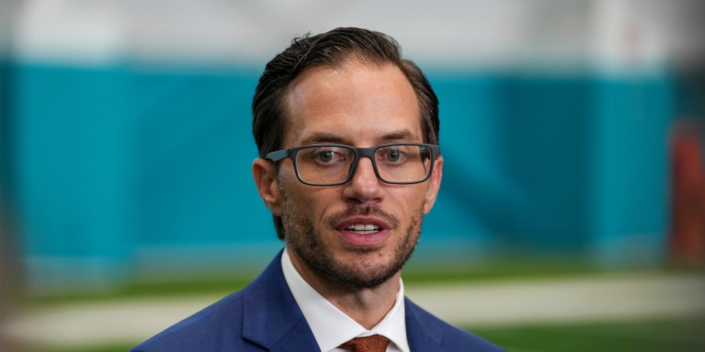 Miami Dolphins Head Coach Mike McDaniel ought to know why he's being asked about race - Vimarsana News