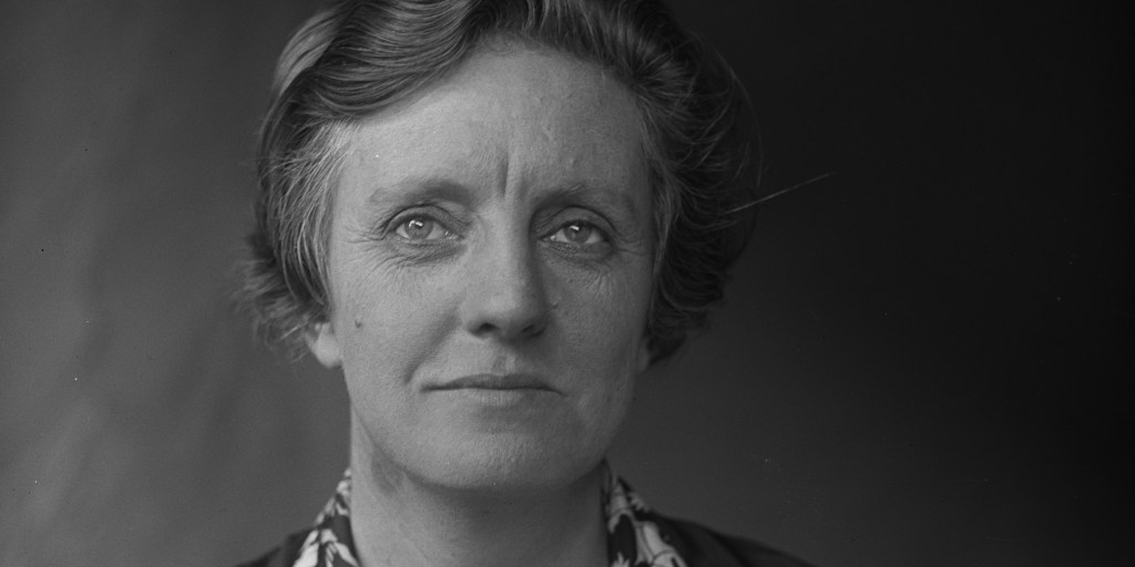 Elsie Robinson book 'Listen World!' tells the story about Hearst columnist - Vimarsana News