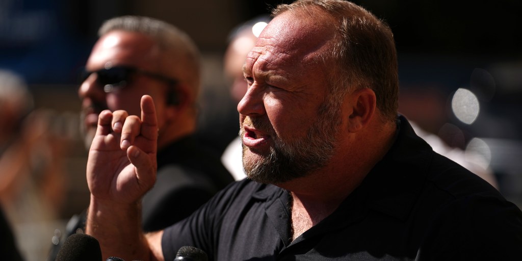 Alex Jones' visibility is a story of media failure - Vimarsana News
