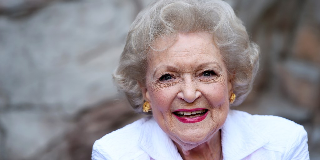 211217-betty-white-2015-ac-634p-d637bd.j
