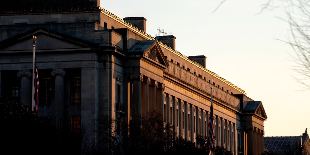 Justice Dept prosecutes woman for mishandling classified docs - Vimarsana News