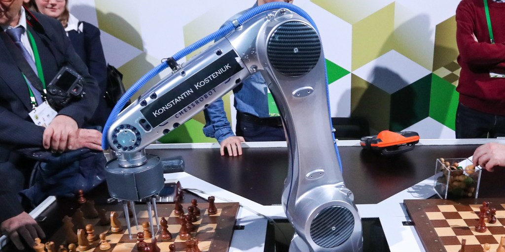 Robot magic is back (ChessTech News)
