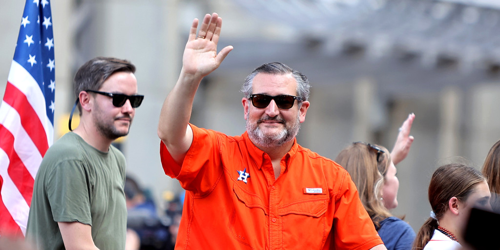 221107-ONE-TIME-USE-Houston-parade-Ted-C