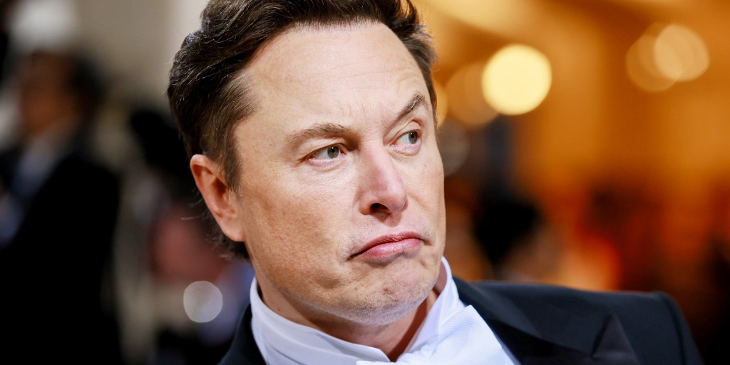 Why Elon Musk is going to war with Apple - Vimarsana News