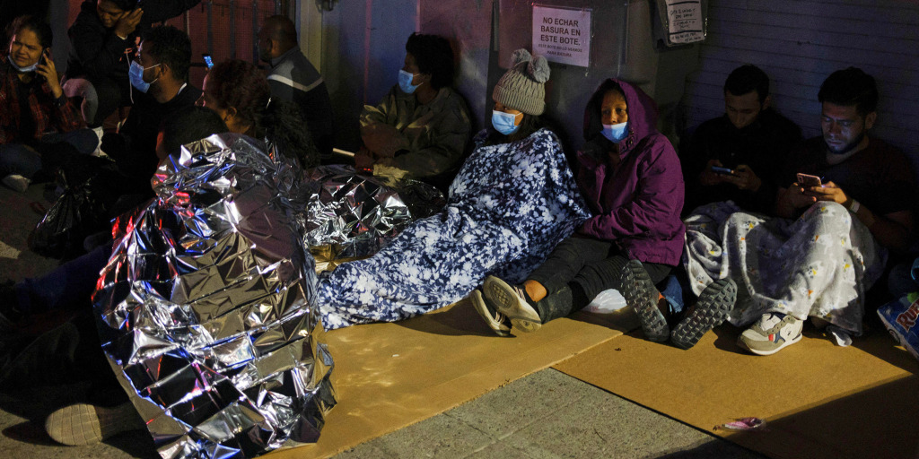 221216-el-paso-migrants-cold-ONE-TIME-US