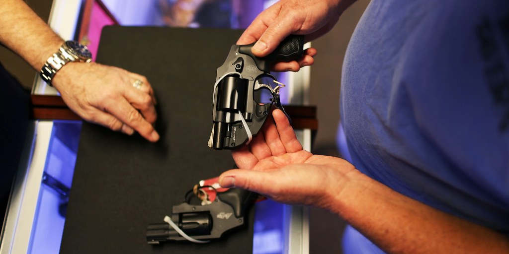 230109-handgun-store-florida-jm-1322-e99