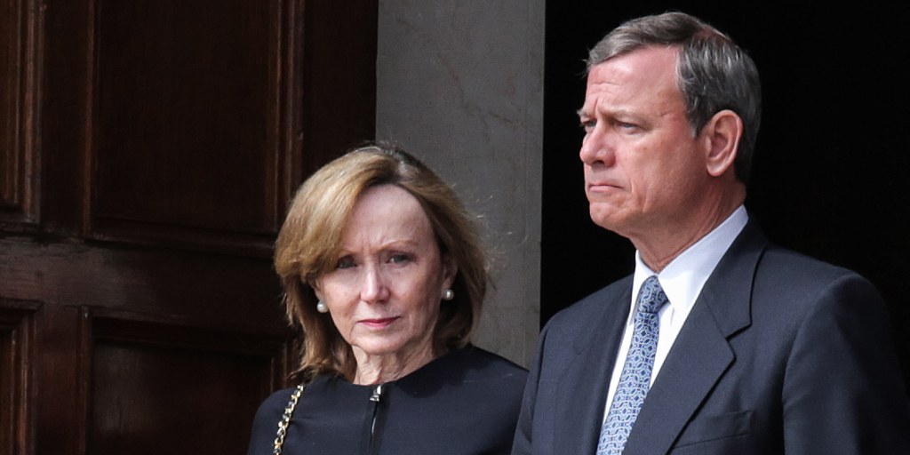 Supreme Court Chief Justice John Roberts' wife isn't the problem - Vimarsana News