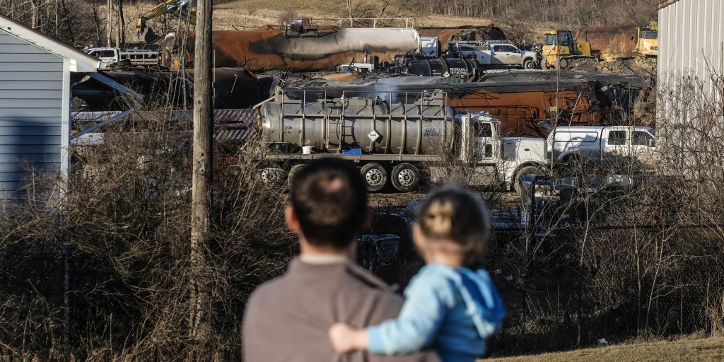 230224-east-palestine-ohio-train-derailm
