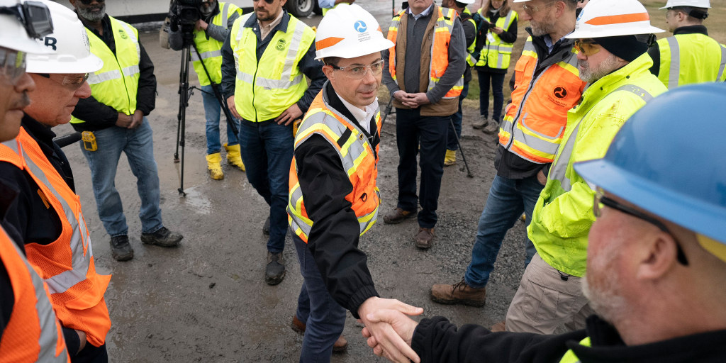 Why Pete Buttigieg isn't the villain in the East Palestine crash - Vimarsana News