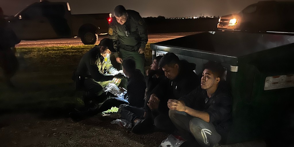 230504-granjeno-texas-migrants-apprehend