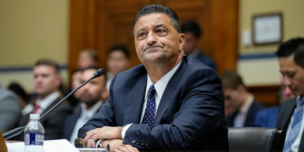 Dems ask National Archives to probe DHS official over deleted texts - Vimarsana News
