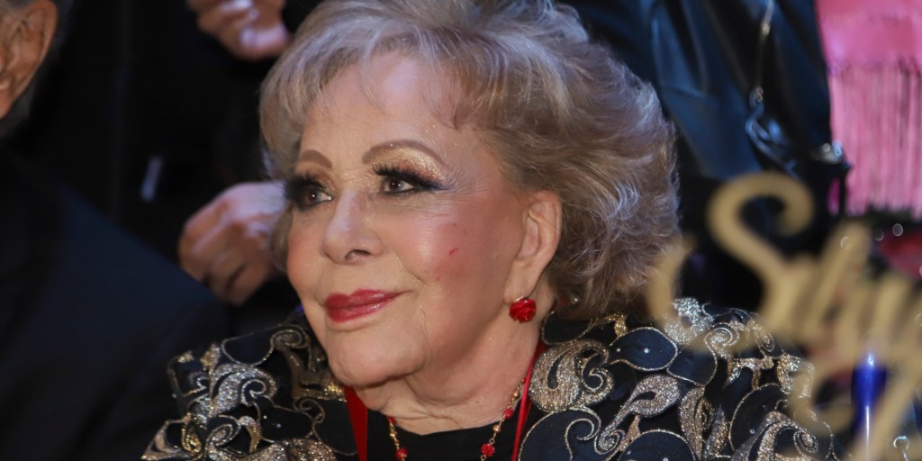 Silvia Pinal cumple 93 años y así la celebran sus hijas