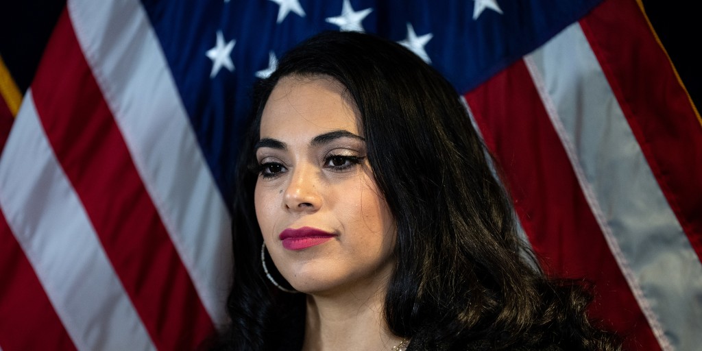 Former GOP congresswoman caught in a bizarre kerfuffle over food pictures - Vimarsana News