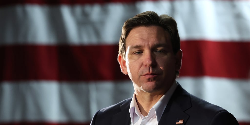 Ron DeSantis drops out of the race and endorses Trump. Of course. - Vimarsana News