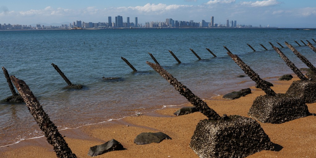 Taiwan says 5 Chinese coast guard ships entered waters near Kinmen