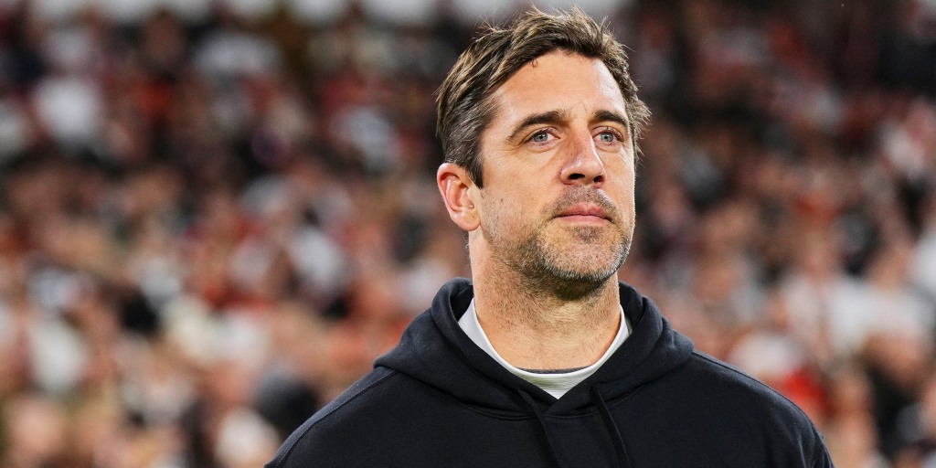 Aaron Rodgers praises Vladimir Putin as 'smart' in Tucker Carlson interview