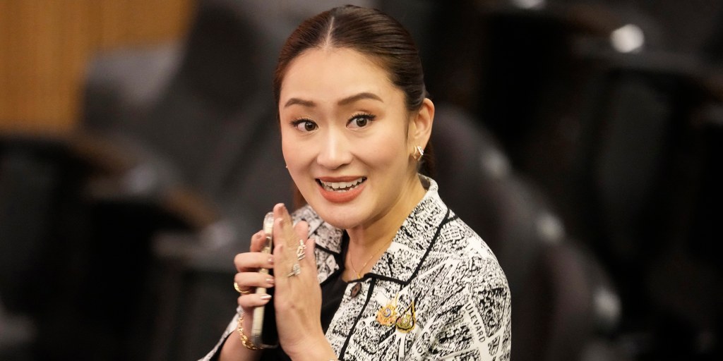 北タイから来た少女（A Girl from Northern Thailand） Bangkok, Thailand] Important announcement from Pad Thai