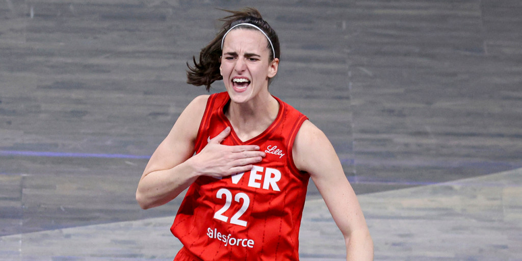 Caitlin Clark scores 29 to help Fever fend off Mercury rally in 98-89 win before sellout crowd