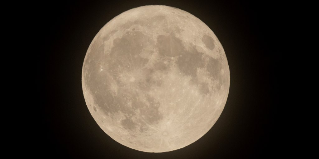 スーパームーン 240819-super-blue-moon-wm-316p