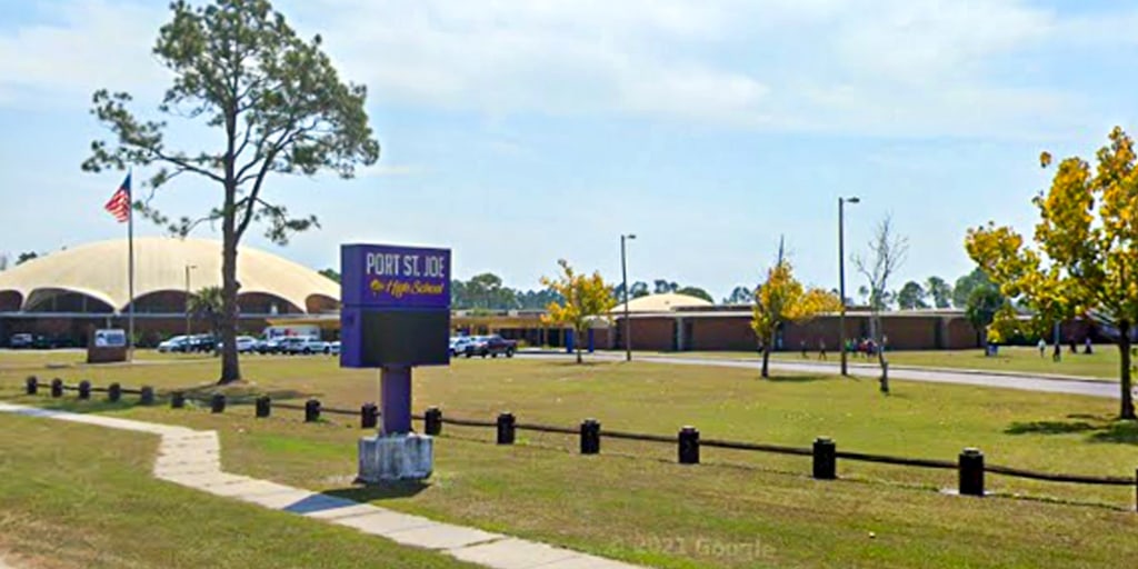 Florida high school football player dies after collapsing on field during game