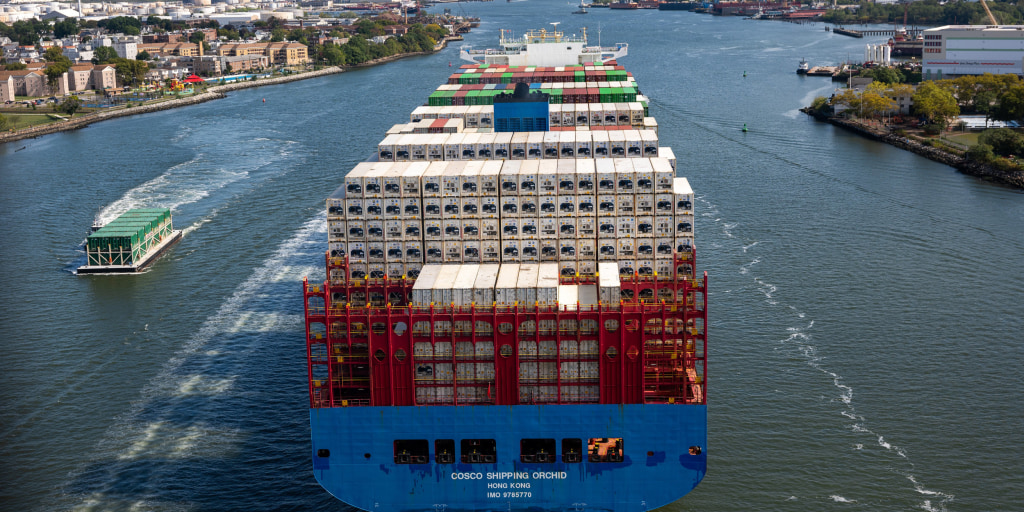 https://media-cldnry.s-nbcnews.com/image/upload/t_nbcnews-fp-1024-512,f_auto,q_auto:best/rockcms/2024-09/240930-container-ship-leaving-port-se-322p-fa32d9.jpg