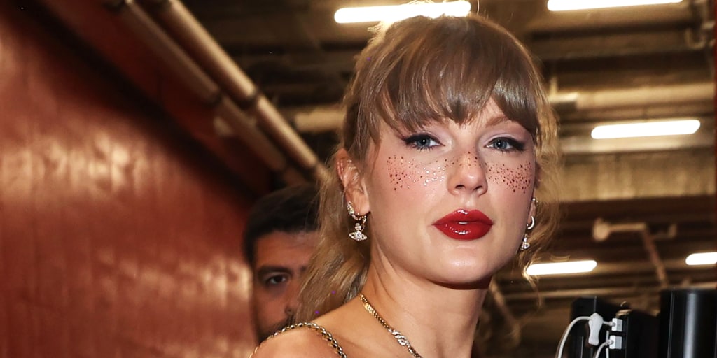 Taylor Swift attends 'Monday Night Football' in Kansas City for Chiefs-Saints