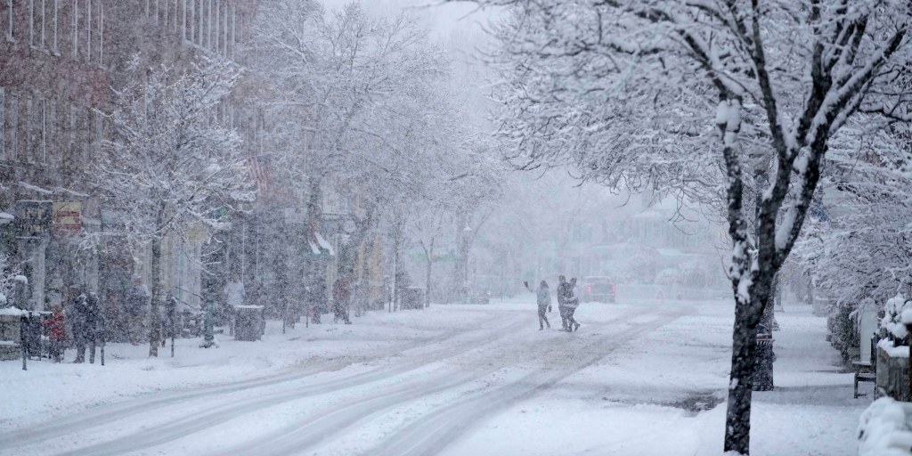 Snow could dash holiday weekend travel for the Great Lakes, while the South is under a freeze watch