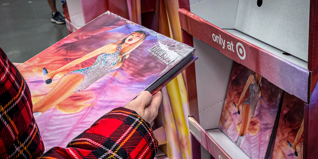 Taylor Swift's 'Eras Tour Book' sells more than 800,000 copies in first weekend