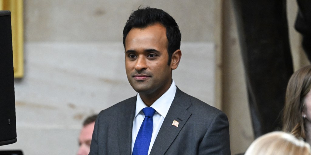 Vance's political team signs on to run Vivek Ramaswamy's bid for Ohio governor