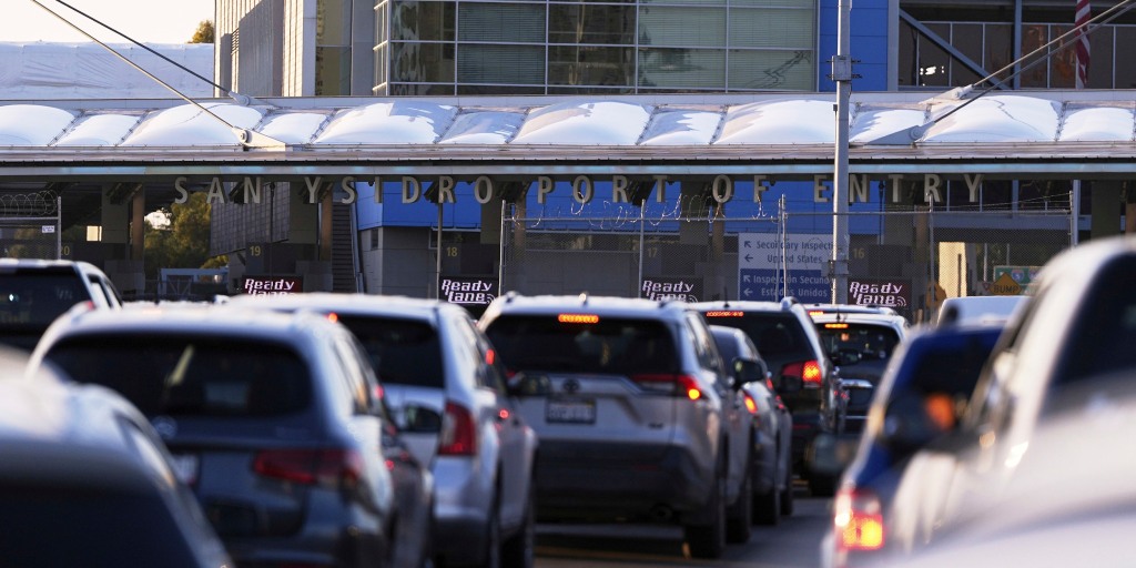 2 US border inspectors charged with taking bribes to wave in people without documents