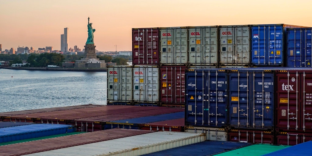 https://media-cldnry.s-nbcnews.com/image/upload/t_nbcnews-fp-1024-512,f_auto,q_auto:best/rockcms/2025-04/250408-container-ship-statue-of-liberty-ew-618p-ea5ed6.jpg