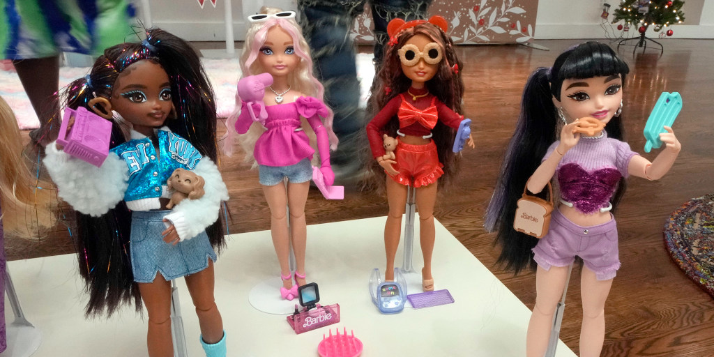 https://media-cldnry.s-nbcnews.com/image/upload/t_nbcnews-fp-1024-512,f_auto,q_auto:best/rockcms/2025-05/250505-barbie-dream-besties-toys-dolls-2024-ac-846p-db92c2.jpg