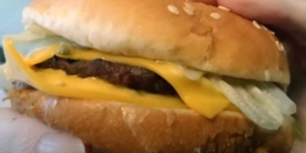 https://media-cldnry.s-nbcnews.com/image/upload/t_nbcnews-fp-1024-512,f_auto,q_auto:best/rockcms/2025-05/250507-burger-king-lawsuit-RS-750f12.jpg