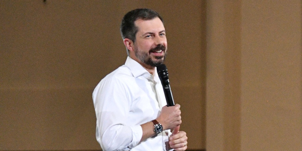 Pete Buttigieg hammers Trump at Iowa town hall amid 2028 presidential speculation