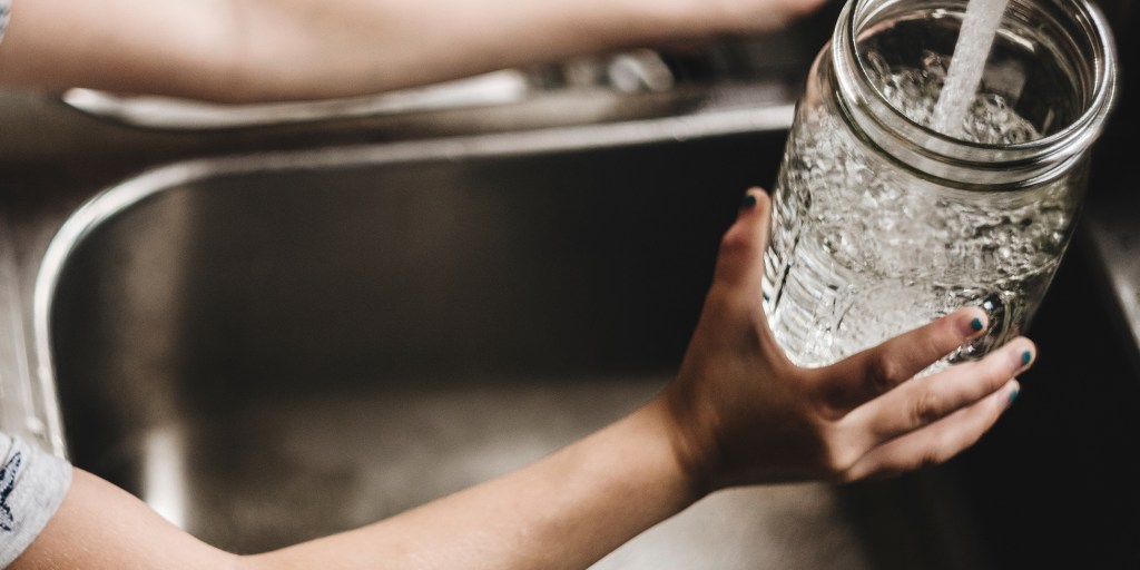 https://media-cldnry.s-nbcnews.com/image/upload/t_nbcnews-fp-1024-512,f_auto,q_auto:best/rockcms/2025-05/250515-water-faucet-se-111p-40b26c.jpg