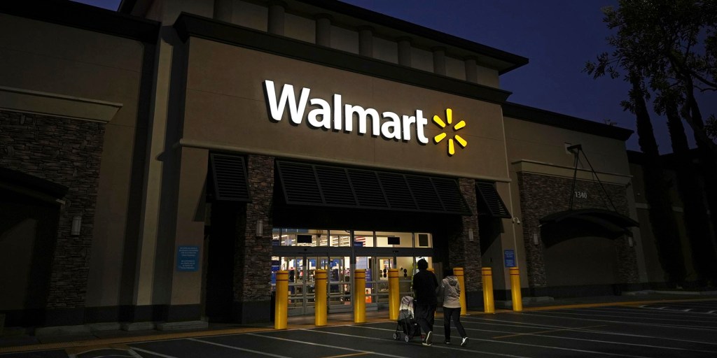 https://media-cldnry.s-nbcnews.com/image/upload/t_nbcnews-fp-1024-512,f_auto,q_auto:best/rockcms/2025-05/250519-walmart-mn-0830-0e5f65.jpg