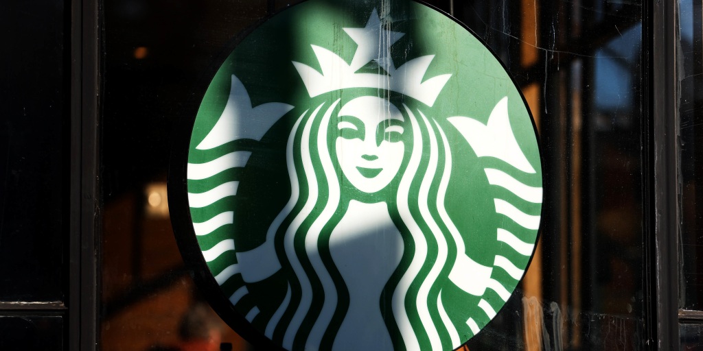 https://media-cldnry.s-nbcnews.com/image/upload/t_nbcnews-fp-1024-512,f_auto,q_auto:best/rockcms/2025-05/250523-Starbucks-RS-35a302.jpg