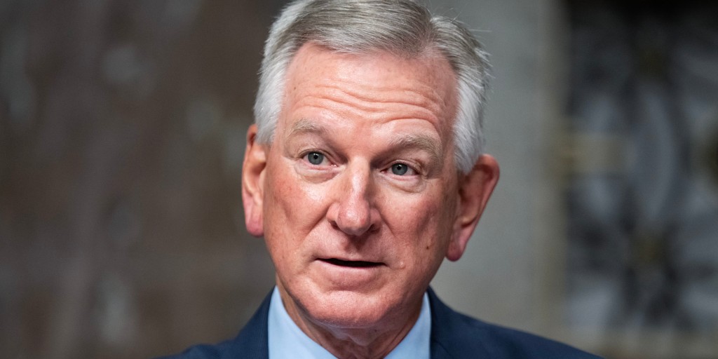 A growing number of lawmakers are looking to ditch Washington for the governor's mansion