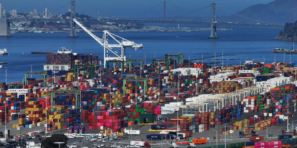 https://media-cldnry.s-nbcnews.com/image/upload/t_nbcnews-fp-1024-512,f_auto,q_auto:best/rockcms/2025-05/250530-port-tariffs-se-349p-fda769.jpg