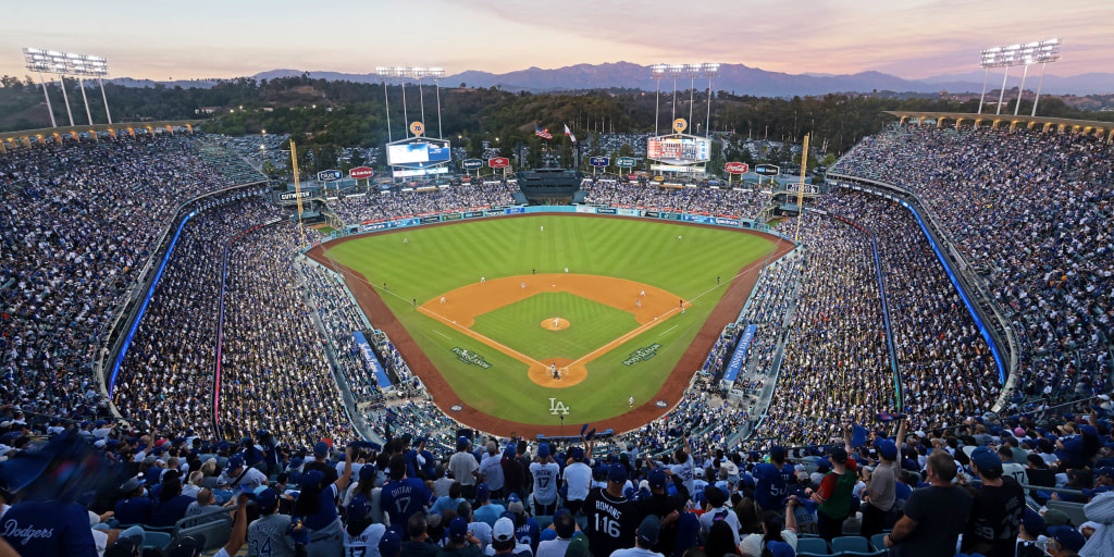 レア品‼️Dodgers Stadium のスノードーム‼️ - メルカリ